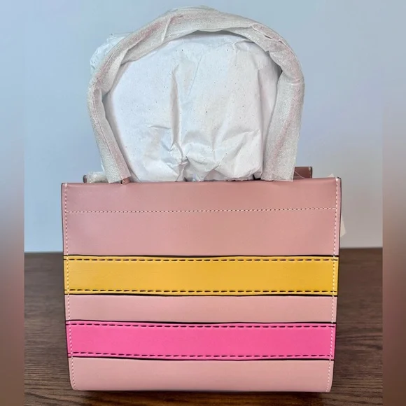 New Coach Cashin Carry Bag 22 with Trompe L'oeil Print in Light Blush Multi - Picture 2 of 11